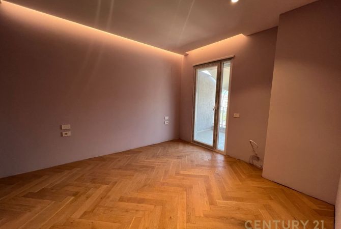 Shtepi ne shitje Apartament ne Tirane, 2+1, Mobilimi Bosh, pa mobiluar, Pagesa 290,000  Euro.