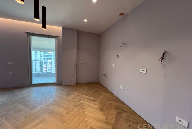 Shtepi ne shitje Apartament ne Tirane, 2+1, Mobilimi Bosh, pa mobiluar, Pagesa 290,000  Euro.