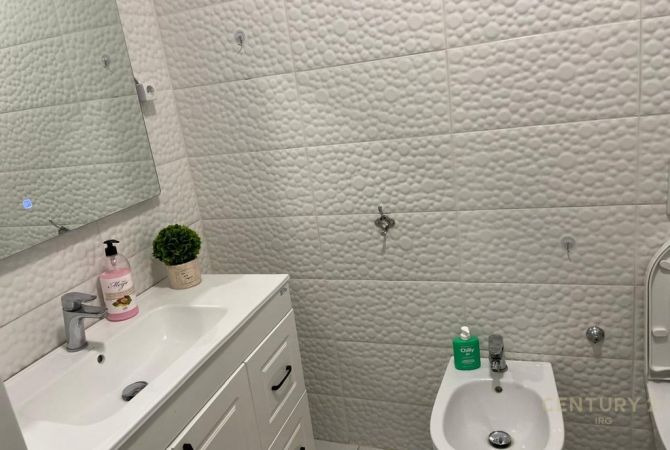 Appartamento in vendita a Tirana 2+1, Arredato