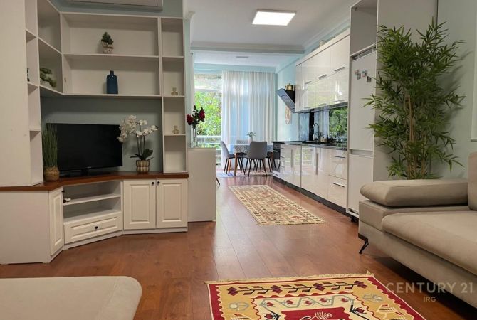 Appartamento in vendita a Tirana 2+1, Arredato