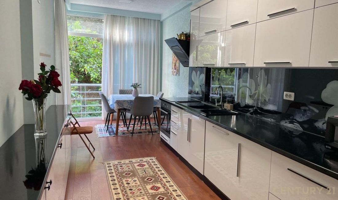 Appartamento in vendita a Tirana 2+1, Arredato