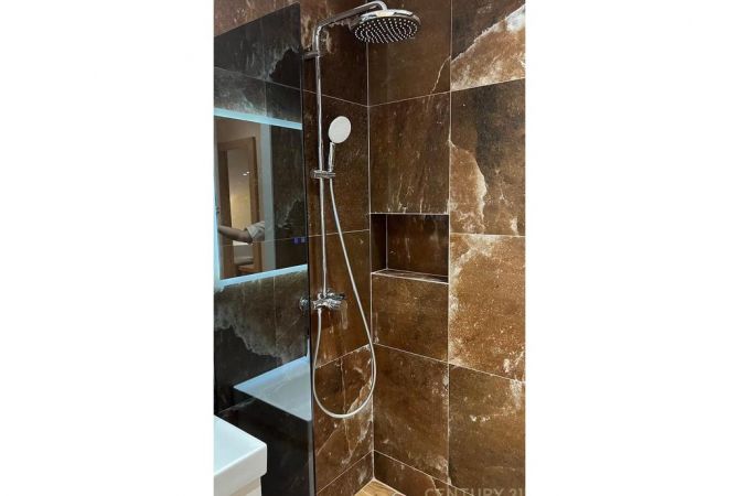 Prone unike luxury per shitje prane stadiumit Dinamo !