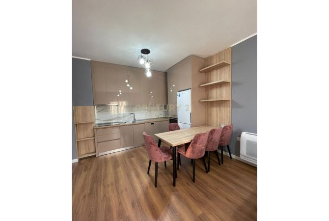 Appartamento in affitto a Tirana 2+1, Arredato