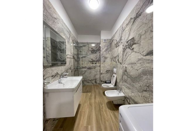 Appartamento in affitto a Tirana 2+1, Arredato