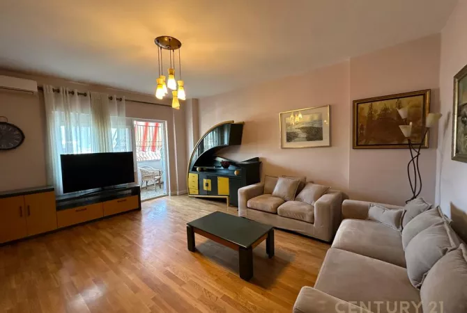 Tek Shallvaret Shesim Apartament 3+1+2!