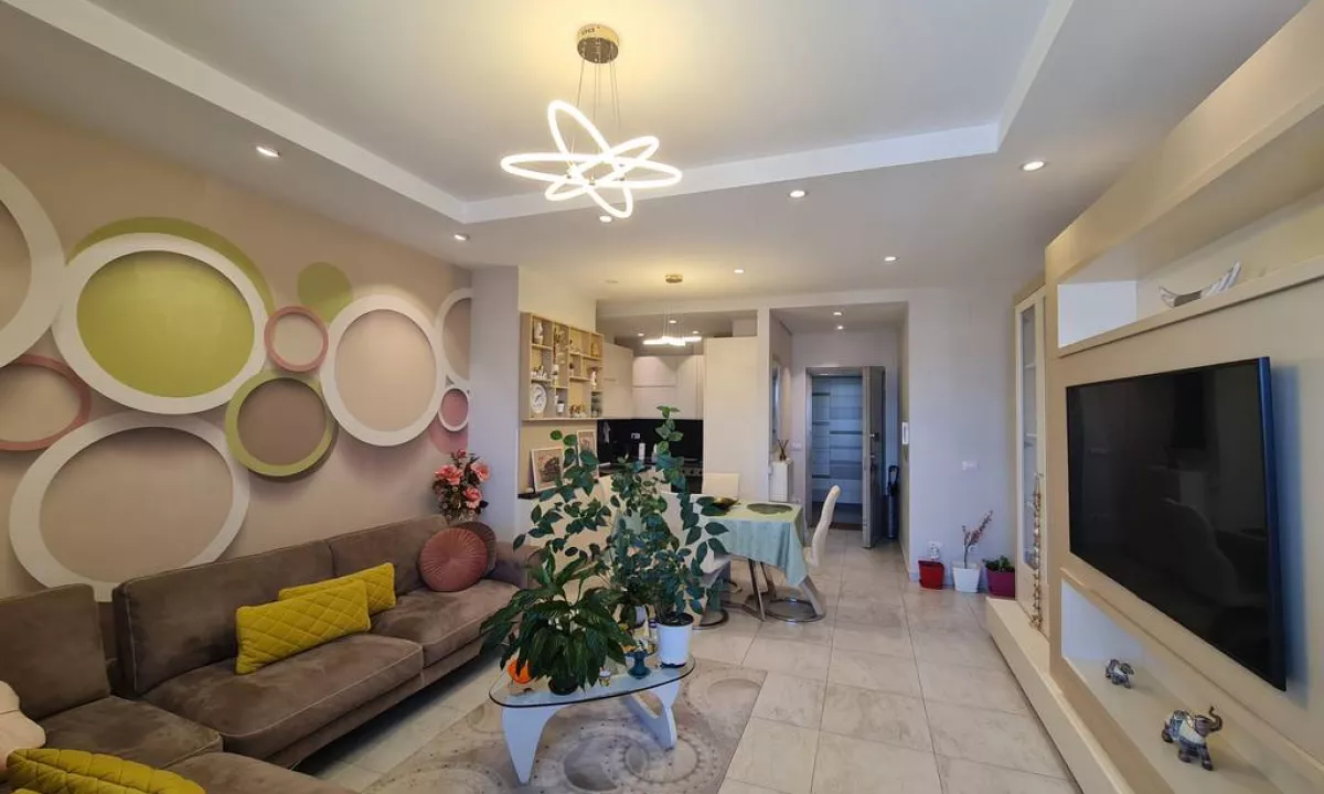 Appartamento in affitto a Tirana 2+1, Arredato