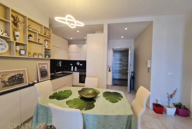 Appartamento in affitto a Tirana 2+1, Arredato