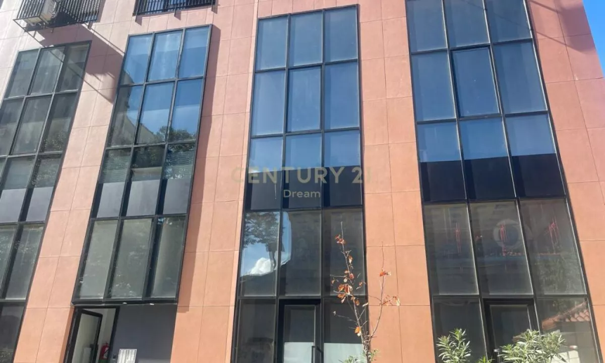 JEPET ME QIRA AMBIENT KOMERCIAL TEK RRUGA E KAVAJES!!