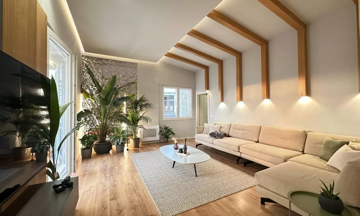 Shtepi ne shitje Papafingo(kati i catise) ne Tirane, 3+1, Mobilimi E mobiluar, Pagesa 440,000  Euro.