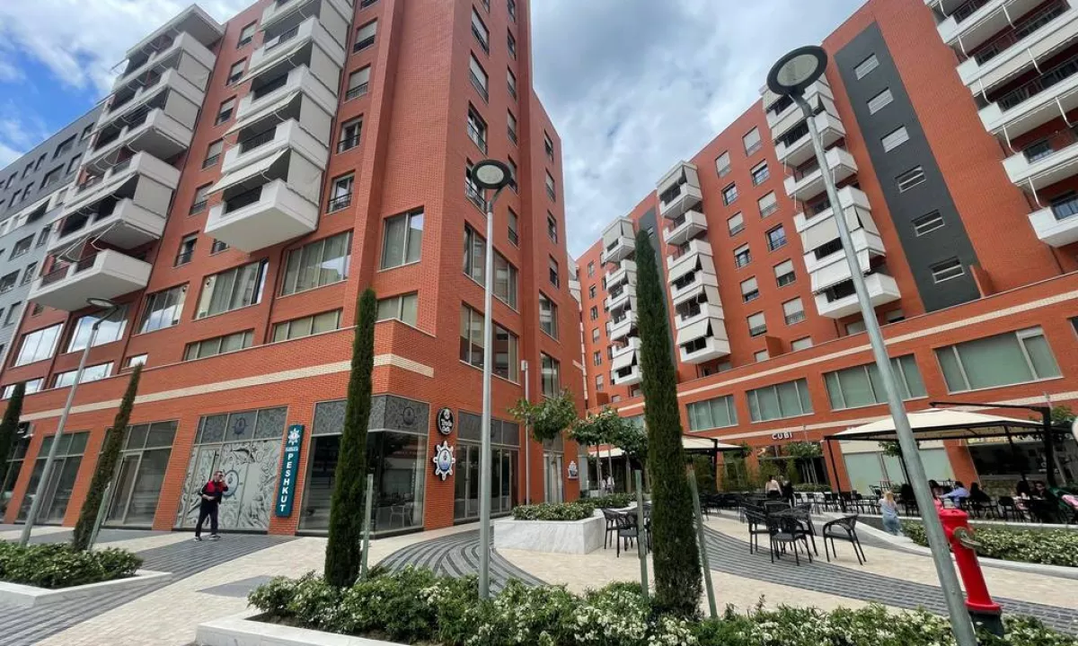 Jepet zyre me qira tek Kompleksi  DELIJORGJI