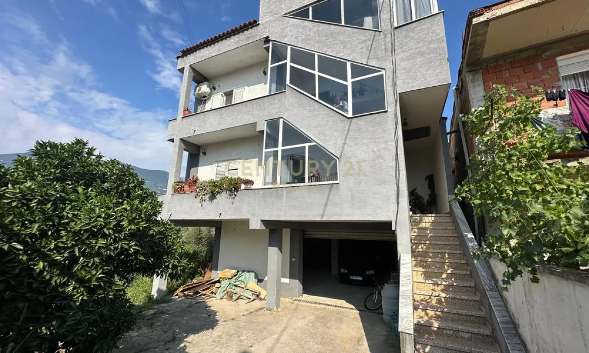 Luxury villas for sale in Tirana 3+1, Furnished