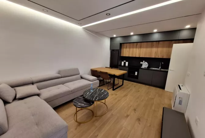 Appartamento in affitto a Tirana 3+1, Arredato