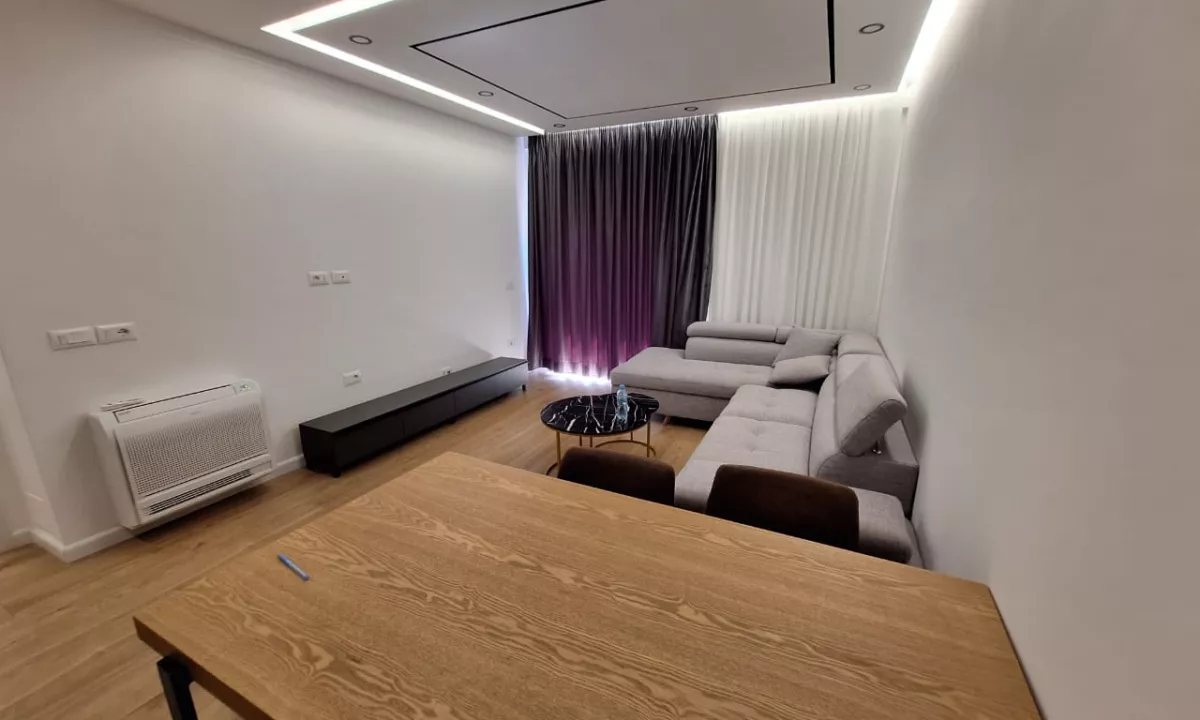 Appartamento in affitto a Tirana 3+1, Arredato