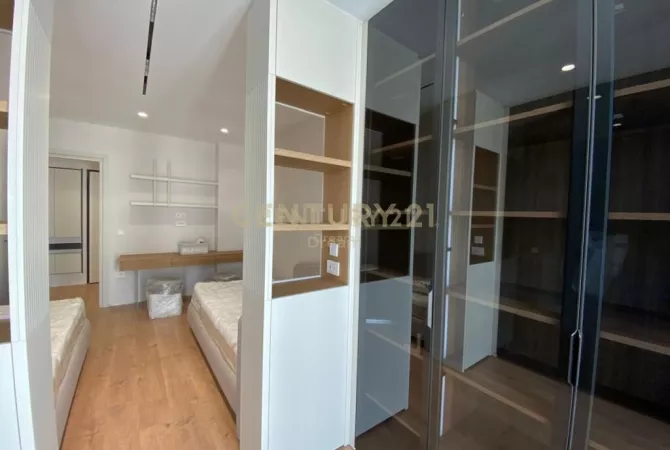 Shtepi ne shitje Apartament ne Tirane, 2+1, Mobilimi E mobiluar, Pagesa 299,000  Euro.