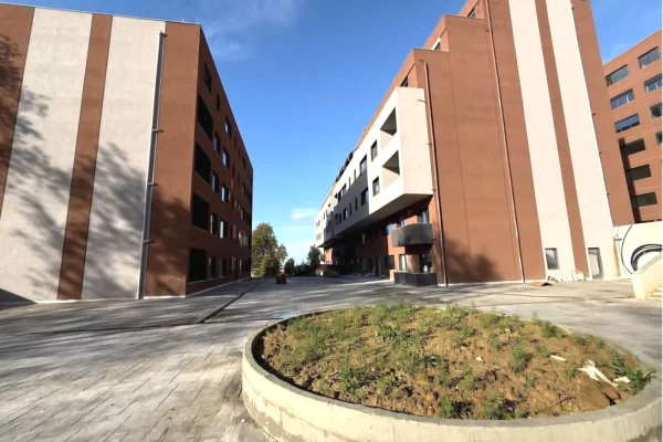 Shtepi ne shitje Apartament ne Tirane, 2+1, Mobilimi Bosh, pa mobiluar, Pagesa 247,000  Euro.