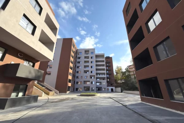 Shtepi ne shitje Apartament ne Tirane, 2+1, Mobilimi Bosh, pa mobiluar, Pagesa 247,000  Euro.