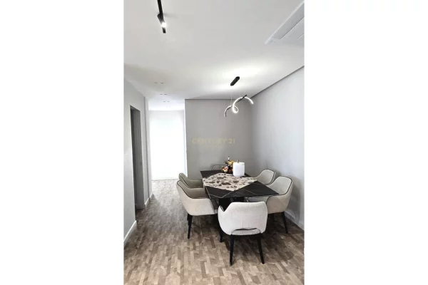 Shtepi ne shitje Apartament ne Tirane, 3+1, Mobilimi E mobiluar, Pagesa 780,000  Euro.