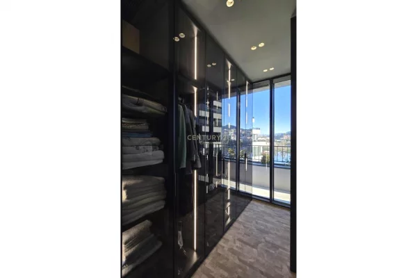 Shtepi ne shitje Apartament ne Tirane, 3+1, Mobilimi E mobiluar, Pagesa 780,000  Euro.