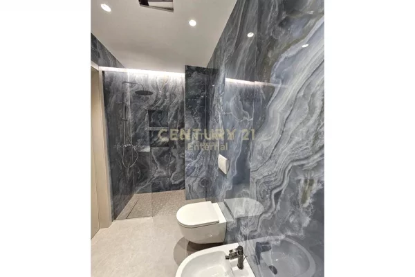 Shtepi ne shitje Apartament ne Tirane, 3+1, Mobilimi E mobiluar, Pagesa 780,000  Euro.