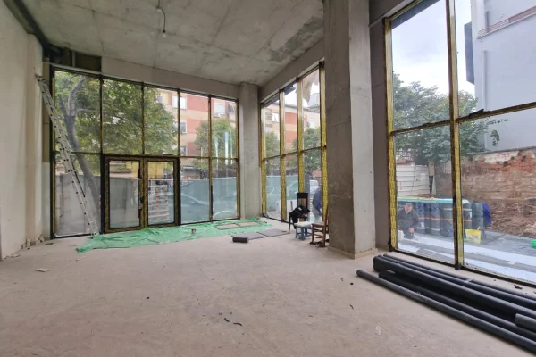 Ambient biznesi me qera 2+1 ne Tirane - 5,000 Euro