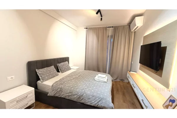 Shtepi ne shitje Apartament ne Tirane, 2+1, Mobilimi E mobiluar, Pagesa 242,000  Euro.