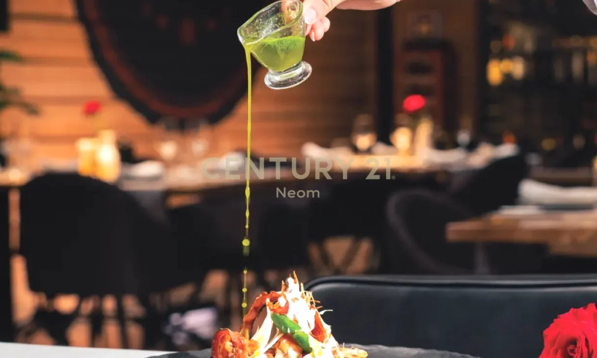 QIRA, BAR-RESTORANT MODERN ME VERANDE, PRANE QENDRES