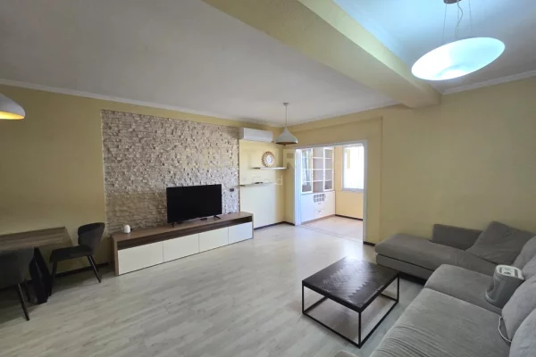 Appartamento in vendita a Tirana 2+1, Arredato