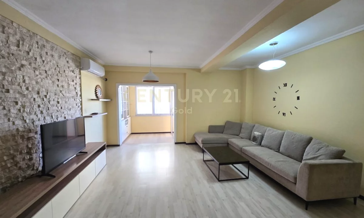 Appartamento in vendita a Tirana 2+1, Arredato