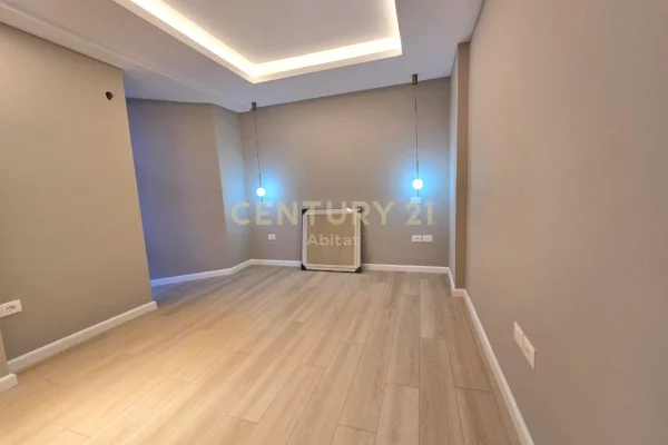 Appartamento in vendita a Tirana 2+1, Arredato