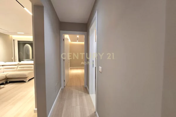 Appartamento in vendita a Tirana 2+1, Arredato