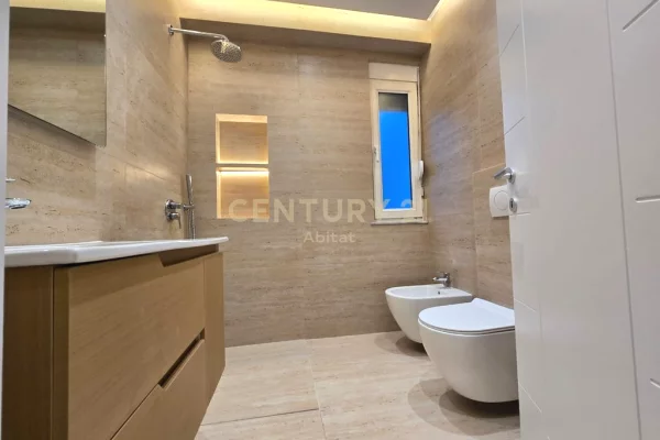 Appartamento in vendita a Tirana 2+1, Arredato