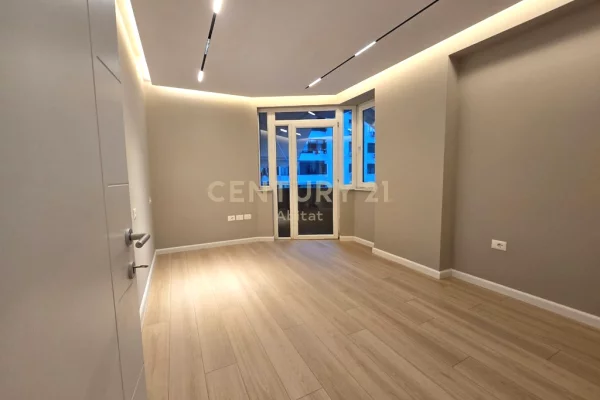 Appartamento in vendita a Tirana 2+1, Arredato