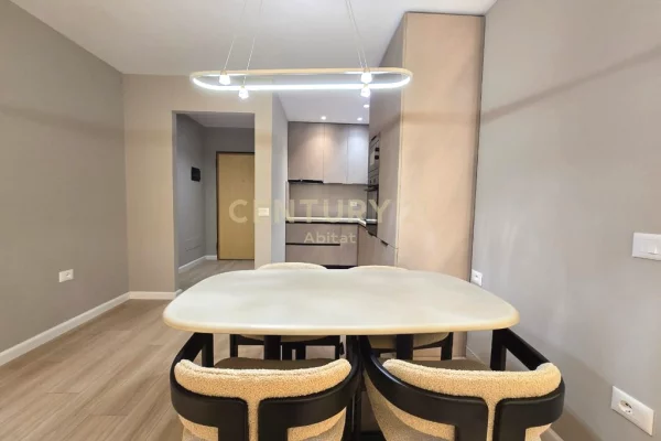 Appartamento in vendita a Tirana 2+1, Arredato