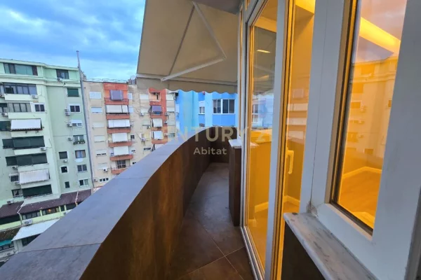 Appartamento in vendita a Tirana 2+1, Arredato