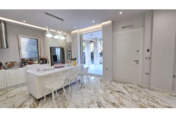 Luxury villas for sale in Durres 7+1, Furnished