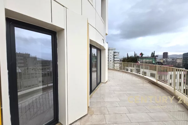 Zyre 3+2+ veranda Me Qira ne Zogu i Zi, (224 m2)