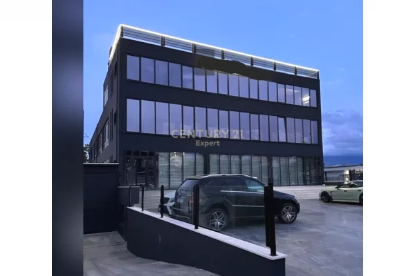 Ambient biznesi me qera 4+1 ne Tirane - 12,600 Euro