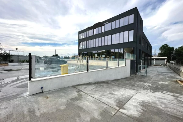 Ambient biznesi me qera 4+1 ne Tirane - 12,600 Euro