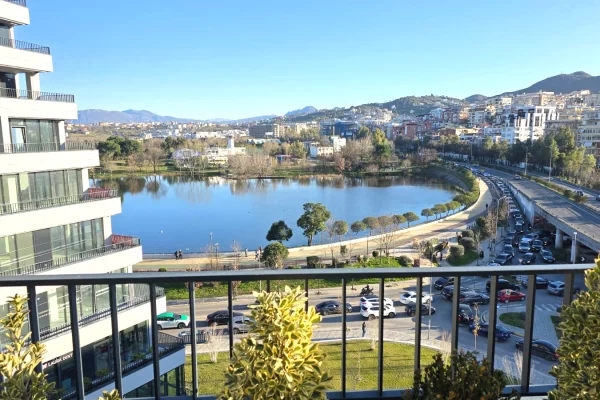 Shitet Apartament 3+1+2 Parkime ne Lake View!!