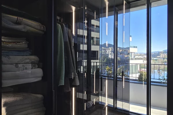 Shtepi ne shitje Apartament ne Tirane, 3+1, Mobilimi E mobiluar, Pagesa 780,000  Euro.