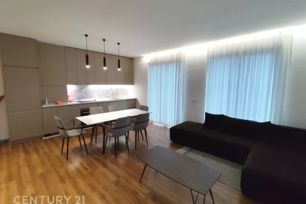 Appartamento in affitto a Tirana 3+1, Arredato