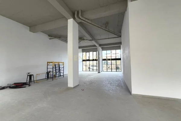 Ambient biznesi me qera 3+1 ne Tirane - 4,500 Euro