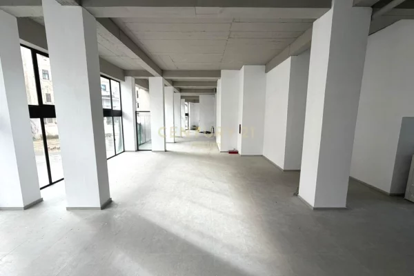JEPET ME QERA AMBIENT KOMERCIAL 418 M2 PRANE SHKOLLES NIKET DARDANI !!