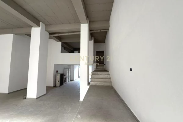 JEPET ME QERA AMBIENT KOMERCIAL 418 M2 PRANE SHKOLLES NIKET DARDANI !!