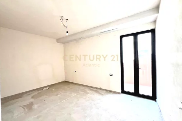 Luxury villas for sale in Durres 4+1, Emty