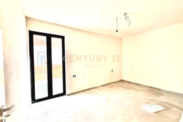 Luxury villas for sale in Durres 4+1, Emty