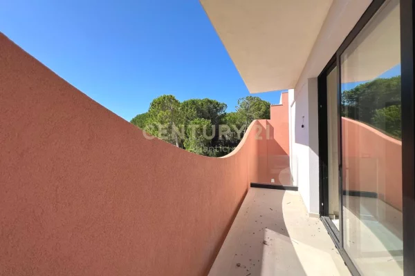 Luxury villas for sale in Durres 4+1, Emty