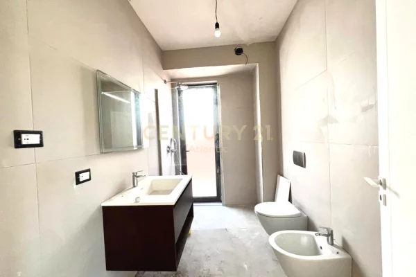 Luxury villas for sale in Durres 4+1, Emty