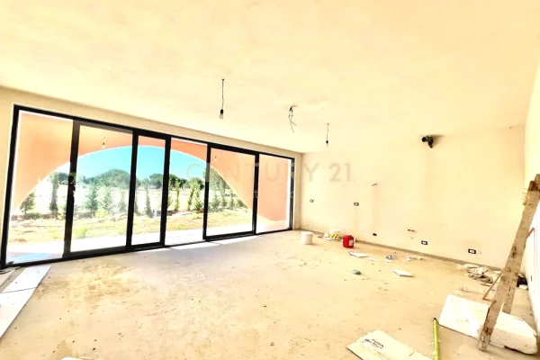 Luxury villas for sale in Durres 4+1, Emty