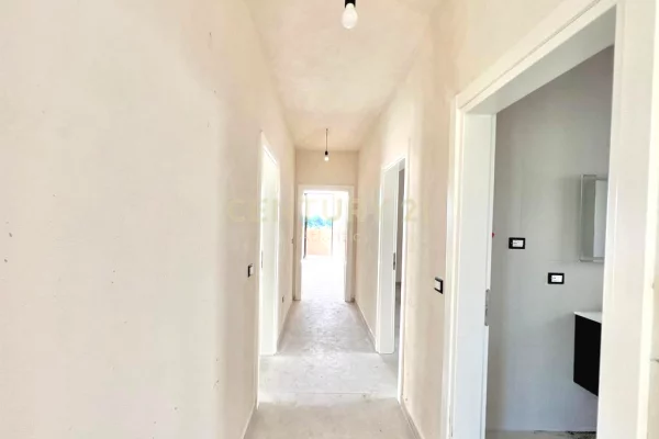 Luxury villas for sale in Durres 4+1, Emty